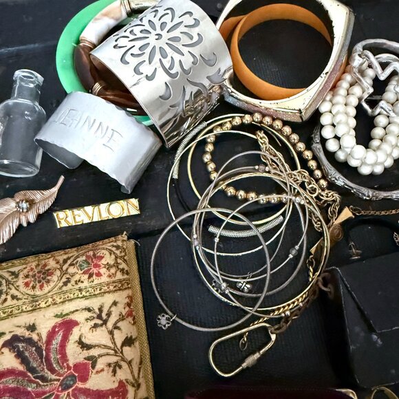 Junk Drawer Jewelry Lot – Assorted Vintage & Costume Pins Bracelets Necklaces - Picture 7 of 10